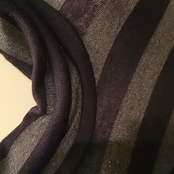 CandyCouture Top L Collar Black and Gray Diagonal Stripes - Picture 2 of 7